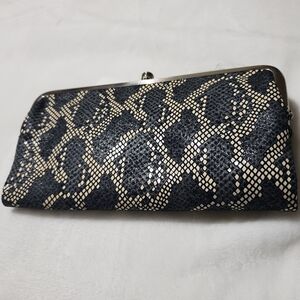HOBO LAUREN CLUTCH.‎